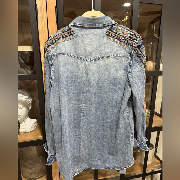 Sundance Driftwood Sandy Embroidered Denim Weekend Wanderer Shirt chambray - Picture 7 of 9